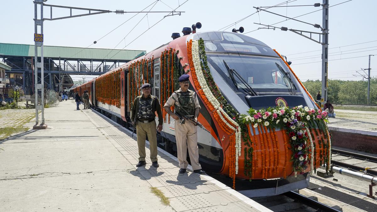 PM Modi J&K visit LIVE: PM Modi flags off Katra-Srinagar Vande Bharat Express